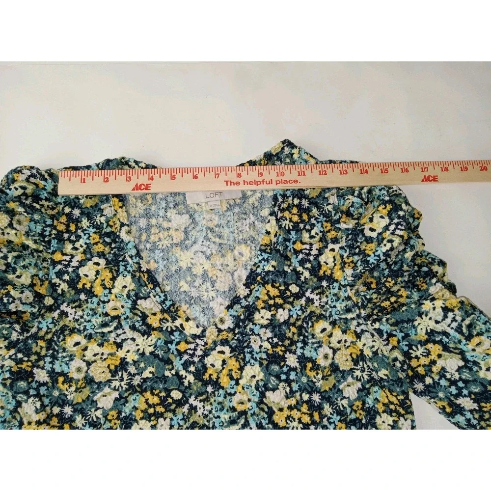 LOFT Women M Multi Floral V-Neck Long Sleeve Ruched Puff Shoulder‎ Textured Top